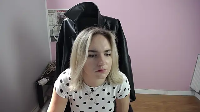 viktoria lovely online show from June 17, 2026, 8:39 am
