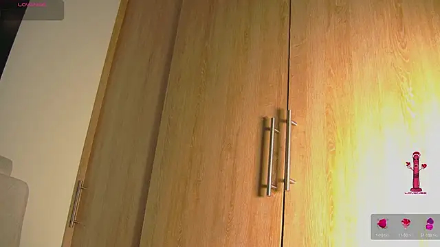 aidaadams online show from October 8, 2025, 11:08 am