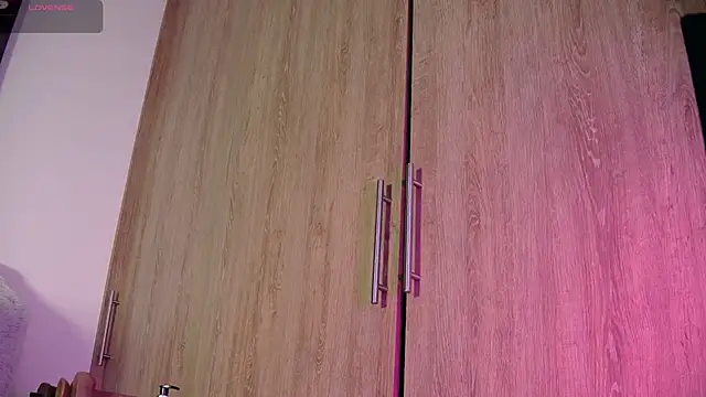 aidaadams online show from November 4, 2025, 11:53 am