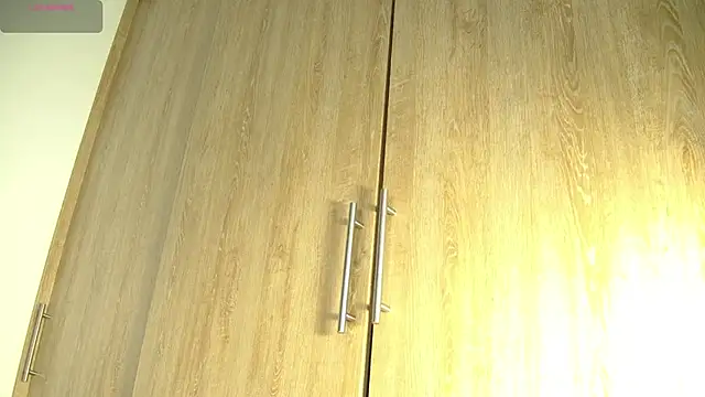 aidaadams online show from November 6, 2025, 11:44 am