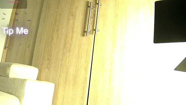 aidaadams online show from November 13, 2025, 11:09 am