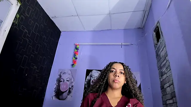 Alika01 online show from January 19, 2025, 1:33 pm