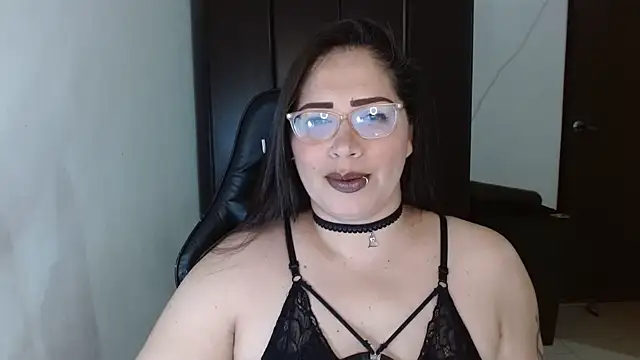 natashasmithe online show from October 7, 2025, 9:23 pm