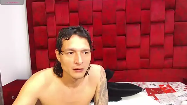 Couple No Limits online show from November 4, 2025, 1:54 pm