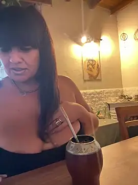 Snapshot of Sensualmente333 chatting on May 19, 2026, 11:49 am Sensualmente333 online show from May 19, 2026, 11:49 am