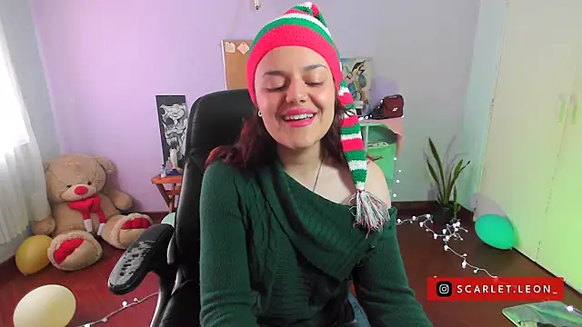Snapshot of Scarletleon77 chatting on December 24, 2024, 5:55 pm Scarletleon77 online show from December 24, 2024, 5:55 pm
