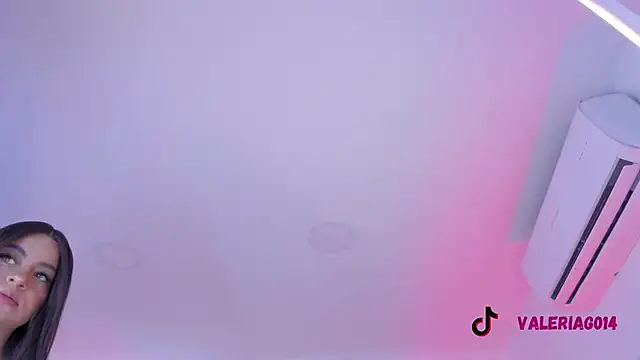 sarah-bonneth online show from November 7, 2025, 11:43 am