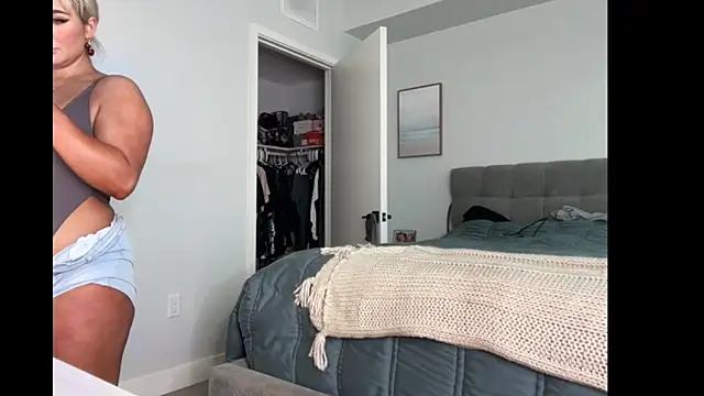 Snapshot of ElenaErickson chatting on October 13, 2025, 7:58 pm ElenaErickson online show from October 13, 2025, 7:58 pm