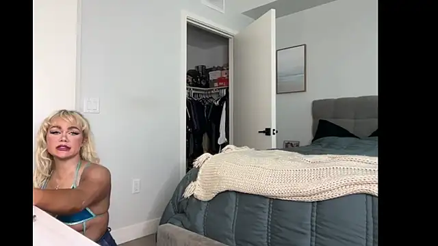 Snapshot of ElenaErickson chatting on October 27, 2025, 7:51 pm ElenaErickson online show from October 27, 2025, 7:51 pm