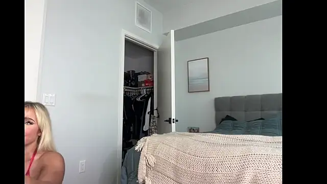 Snapshot of ElenaErickson chatting on November 17, 2025, 8:03 pm ElenaErickson online show from November 17, 2025, 8:03 pm