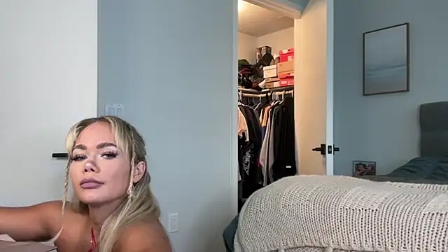 ElenaErickson online show from June 15, 2026, 7:38 pm