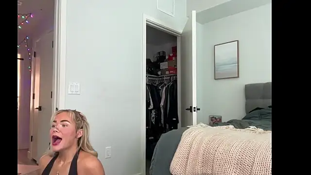 Snapshot of ElenaErickson chatting on July 1, 2026, 8:52 pm ElenaErickson online show from July 1, 2026, 8:52 pm
