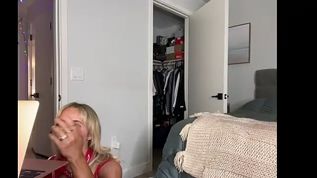 Snapshot of ElenaErickson chatting on July 14, 2026, 2:05 am ElenaErickson online show from July 14, 2026, 2:05 am