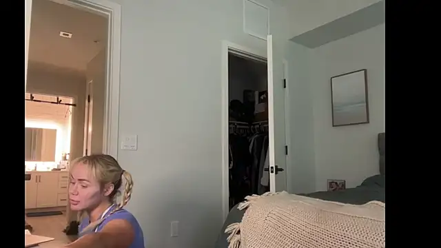 Snapshot of ElenaErickson chatting on July 26, 2026, 1:36 am ElenaErickson online show from July 26, 2026, 1:36 am