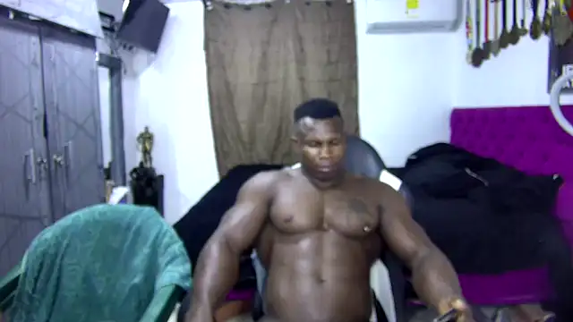 Snapshot of MedellinBlackx chatting on October 10, 2025, 12:53 am MedellinBlackx online show from October 10, 2025, 12:53 am