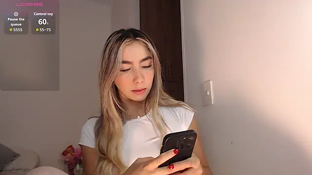 Snapshot of Marian_se chatting on October 12, 2025, 10:42 pm Marian se online show from October 12, 2025, 10:42 pm