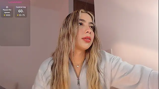 Snapshot of Marian_se chatting on October 15, 2025, 8:09 pm Marian se online show from October 15, 2025, 8:09 pm