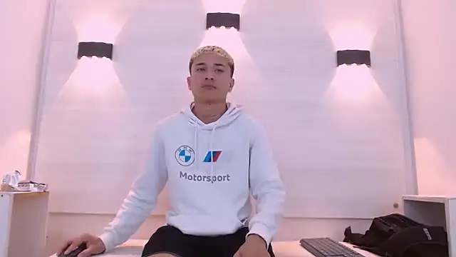 jeic 18 online show from November 8, 2025, 7:23 pm