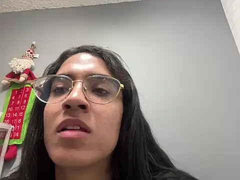 valentinabaez online show from January 31, 2025, 3:22 pm