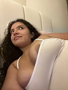 Snapshot of Nathcurly_ chatting on October 5, 2025, 1:37 am Nathcurly online show from October 5, 2025, 1:37 am