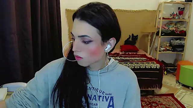 Snapshot of Sophie_Fantasys chatting on February 24, 2026, 2:31 am Sophie Fantasys online show from February 24, 2026, 2:31 am