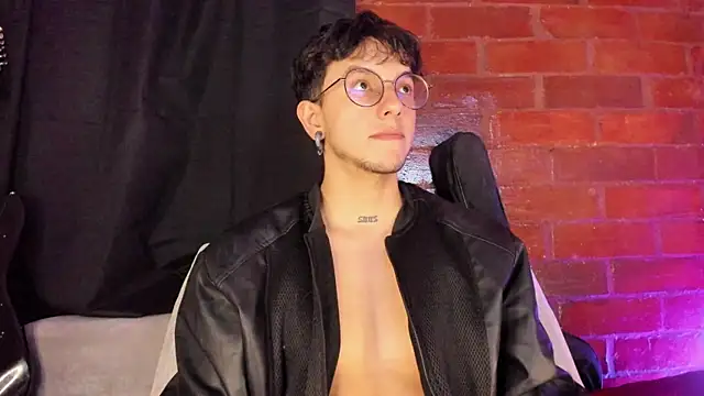 Snapshot of koddy_0 chatting on October 31, 2025, 12:44 am koddy 0 online show from October 31, 2025, 12:44 am