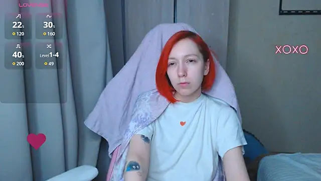 Snapshot of LeahGottty chatting on December 2, 2025, 2:06 am LeahGottty online show from December 2, 2025, 2:06 am