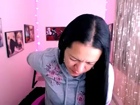 Snapshot of Cristal_w chatting on January 15, 2025, 4:43 pm Cristal w online show from January 15, 2025, 4:43 pm