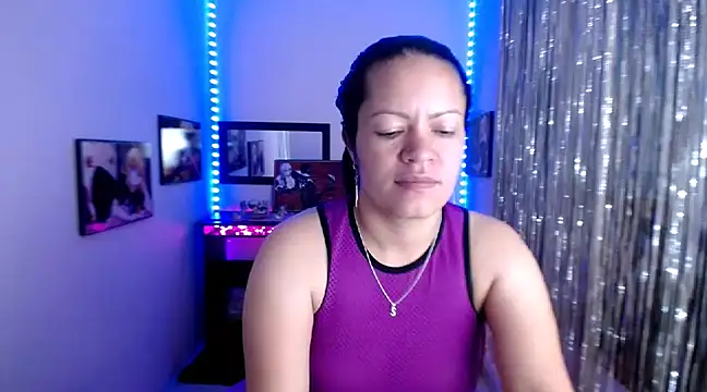 Snapshot of Cristal_w chatting on March 14, 2025, 3:25 pm Cristal w online show from March 14, 2025, 3:25 pm