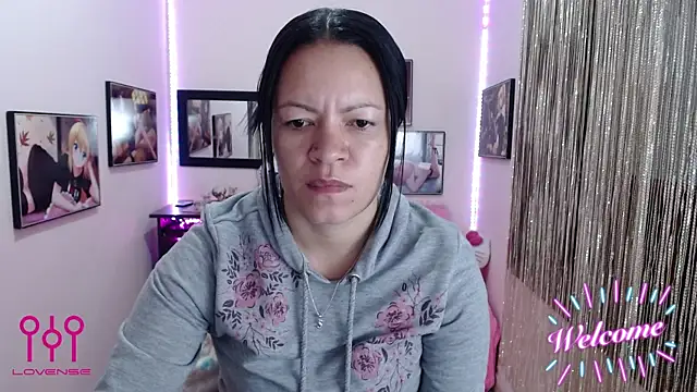 Snapshot of Cristal_w chatting on October 1, 2025, 1:39 pm Cristal w online show from October 1, 2025, 1:39 pm