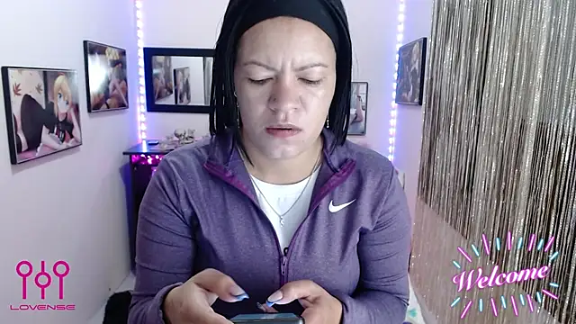 Snapshot of Cristal_w chatting on October 2, 2025, 12:45 pm Cristal w online show from October 2, 2025, 12:45 pm