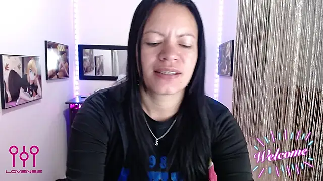 Snapshot of Cristal_w chatting on October 14, 2025, 12:50 pm Cristal w online show from October 14, 2025, 12:50 pm