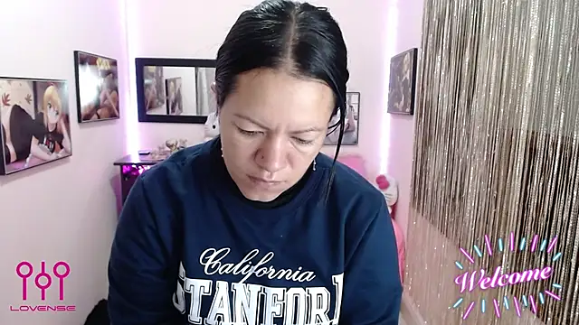 Snapshot of Cristal_w chatting on October 16, 2025, 12:39 pm Cristal w online show from October 16, 2025, 12:39 pm