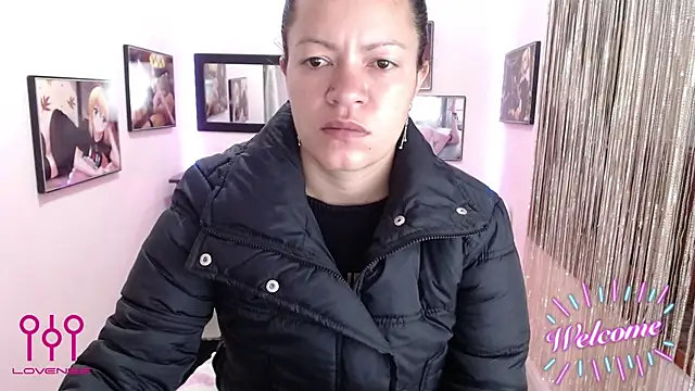 Snapshot of Cristal_w chatting on October 24, 2025, 12:45 pm Cristal w online show from October 24, 2025, 12:45 pm