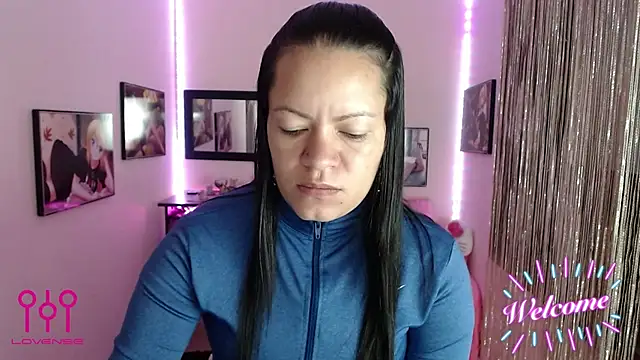 Snapshot of Cristal_w chatting on October 28, 2025, 12:30 pm Cristal w online show from October 28, 2025, 12:30 pm