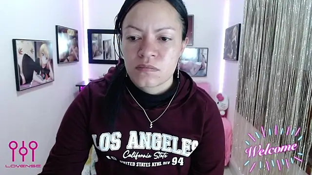 Snapshot of Cristal_w chatting on October 31, 2025, 1:23 pm Cristal w online show from October 31, 2025, 1:23 pm