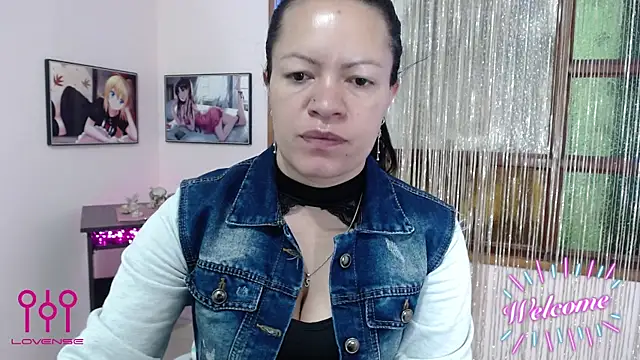 Snapshot of Cristal_w chatting on November 7, 2025, 1:11 pm Cristal w online show from November 7, 2025, 1:11 pm