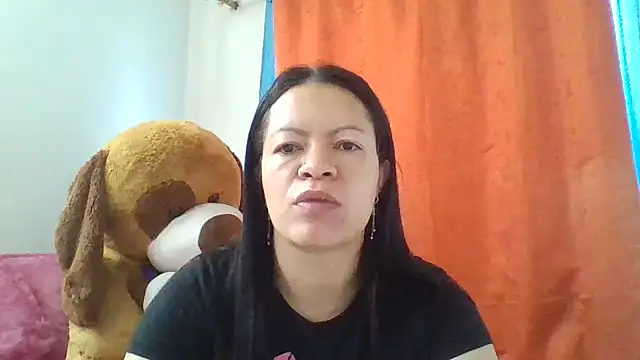 Snapshot of Cristal_w chatting on November 17, 2025, 2:34 pm Cristal w online show from November 17, 2025, 2:34 pm