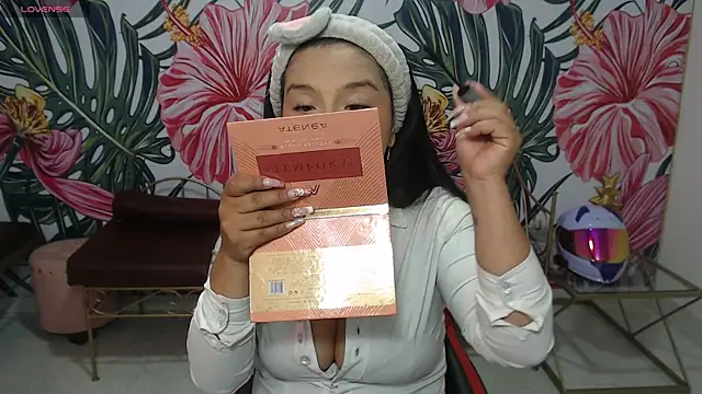 Small naughty  online show from April 8, 2026, 1:11 pm