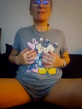 Snapshot of Steffi45 chatting on October 21, 2025, 1:12 pm Steffi45 online show from October 21, 2025, 1:12 pm