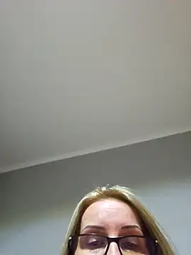 Snapshot of Steffi45 chatting on December 4, 2025, 8:28 pm Steffi45 online show from December 4, 2025, 8:28 pm