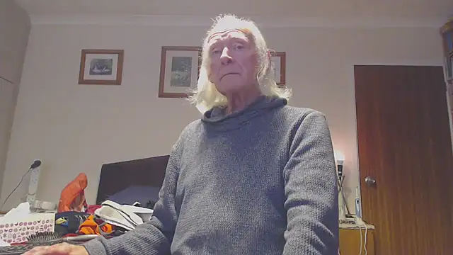 WaverlyKernow online show from October 15, 2025, 1:33 pm