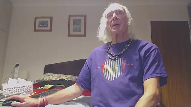 WaverlyKernow online show from November 3, 2025, 1:45 pm