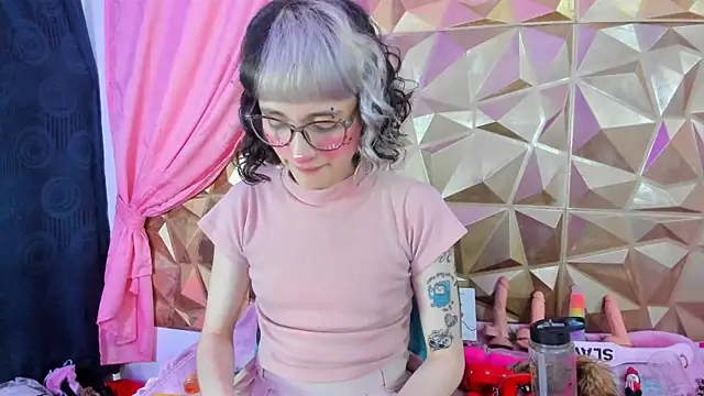 Snapshot of neeko_princes chatting on February 8, 2025, 12:17 pm neeko princes online show from February 8, 2025, 12:17 pm