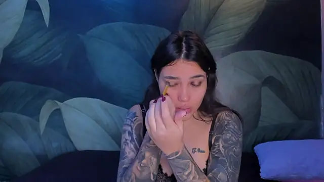 Snapshot of sweett_dirty chatting on October 18, 2025, 12:17 pm sweett dirty online show from October 18, 2025, 12:17 pm