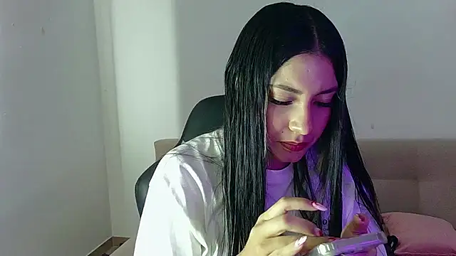 Lia 14  online show from April 25, 2026, 5:10 pm