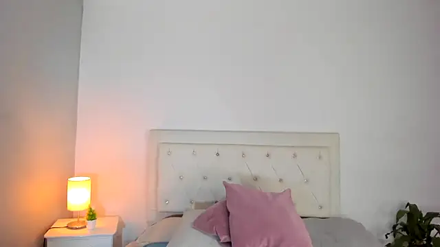 MELISSA ALVAREZ online show from November 1, 2025, 9:22 am