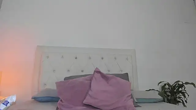 MELISSA ALVAREZ online show from November 11, 2025, 9:20 am