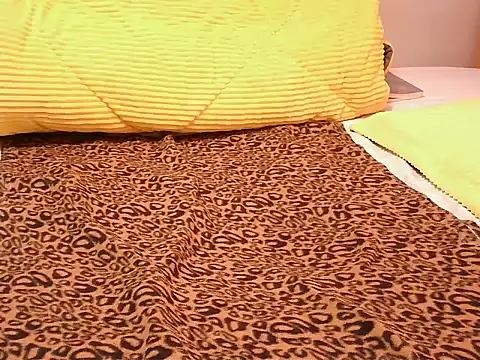 Snapshot of cindy_mia chatting on October 31, 2025, 11:00 am cindy mia online show from October 31, 2025, 11:00 am