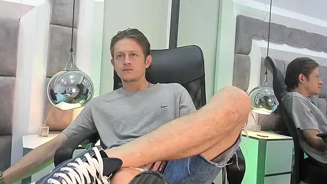 Snapshot of AnthonyAlso chatting on October 8, 2025, 8:17 pm AnthonyAlso online show from October 8, 2025, 8:17 pm